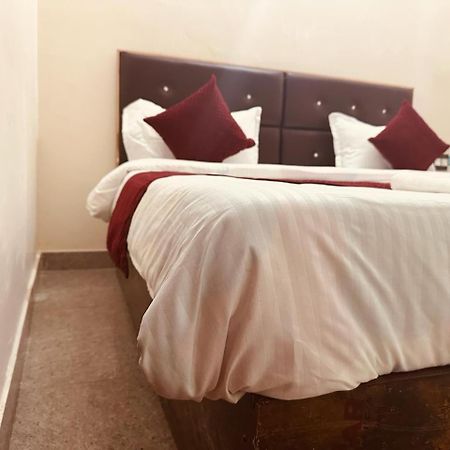 The Lord Krishna Residency Vrindavan Hotel Eksteriør billede