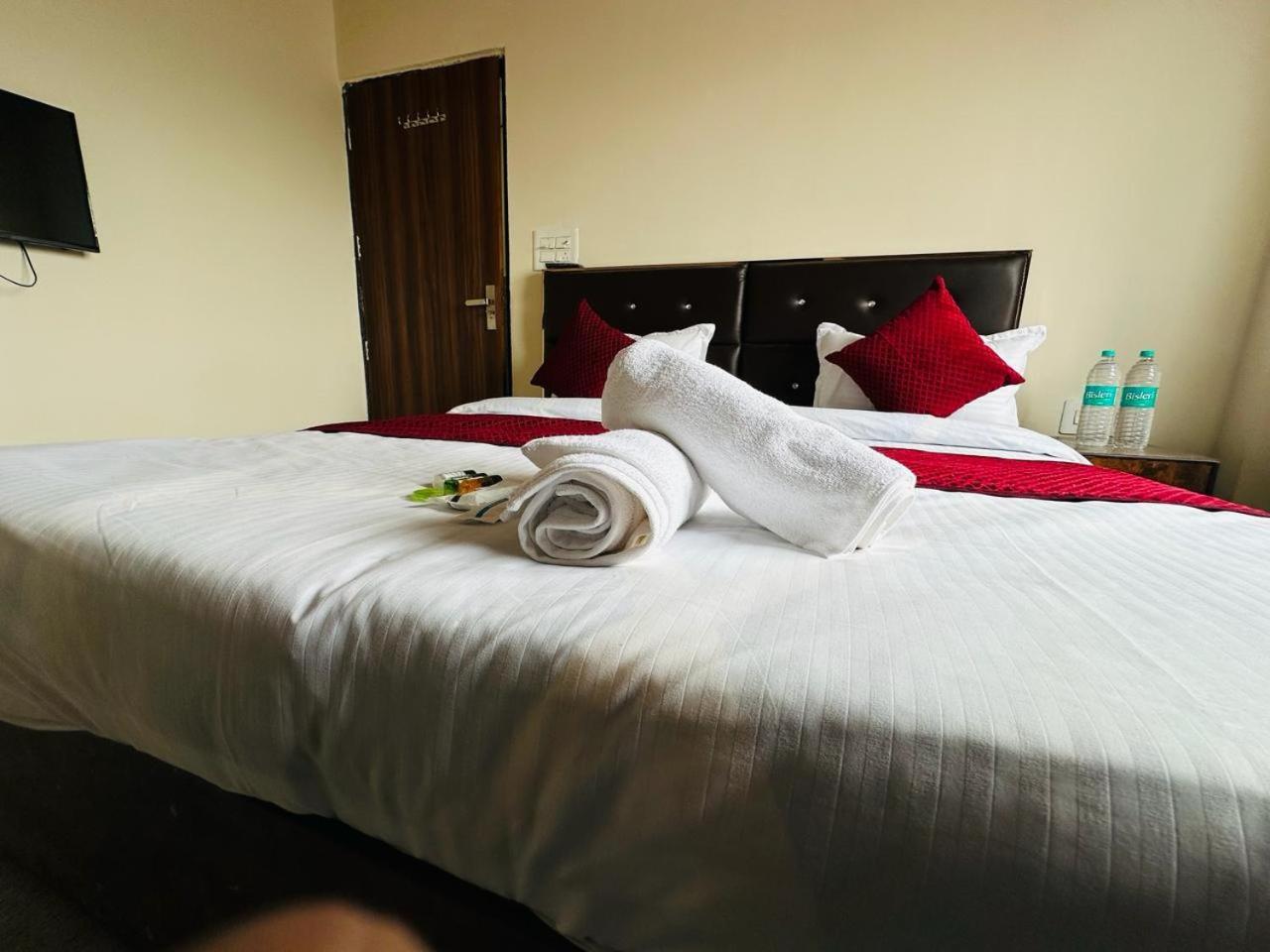 The Lord Krishna Residency Vrindavan Hotel Eksteriør billede