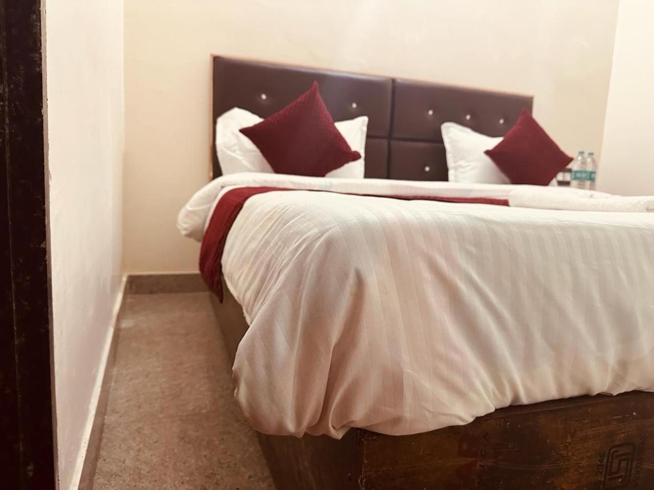 The Lord Krishna Residency Vrindavan Hotel Eksteriør billede