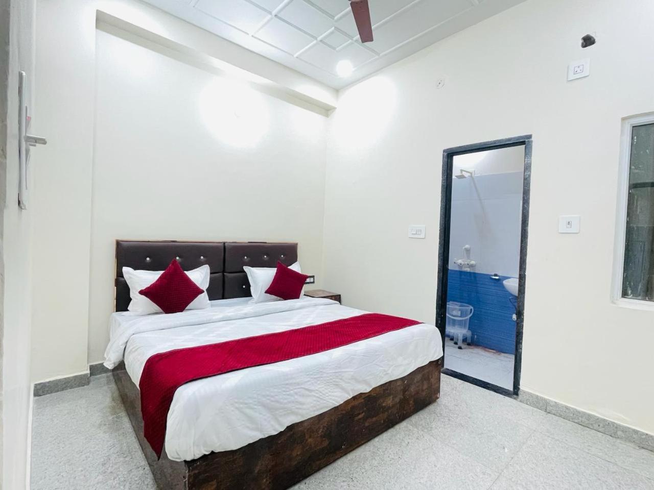 The Lord Krishna Residency Vrindavan Hotel Eksteriør billede