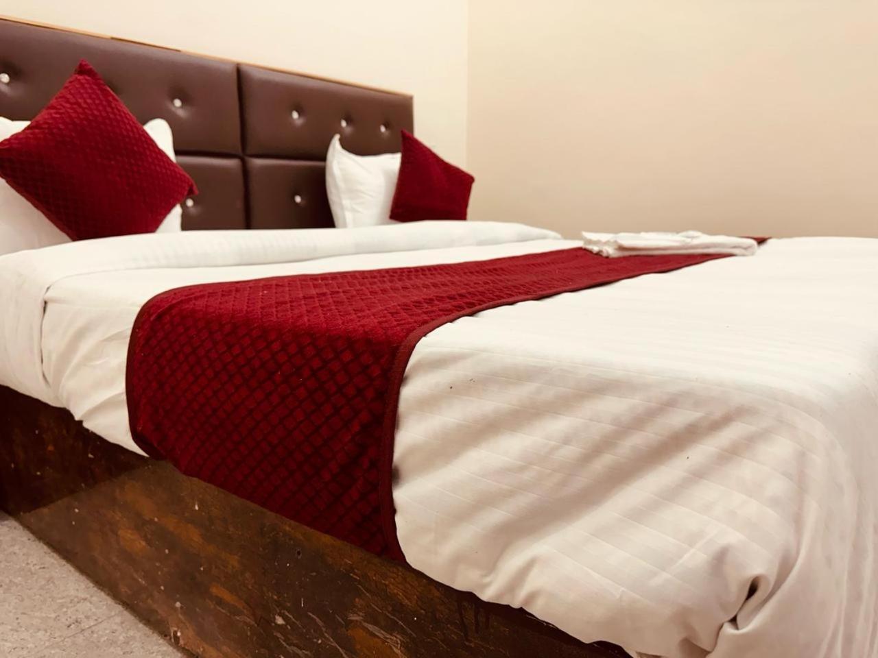 The Lord Krishna Residency Vrindavan Hotel Eksteriør billede