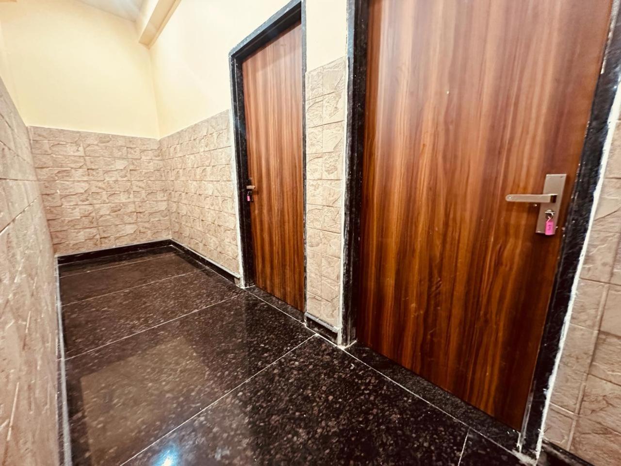 The Lord Krishna Residency Vrindavan Hotel Eksteriør billede