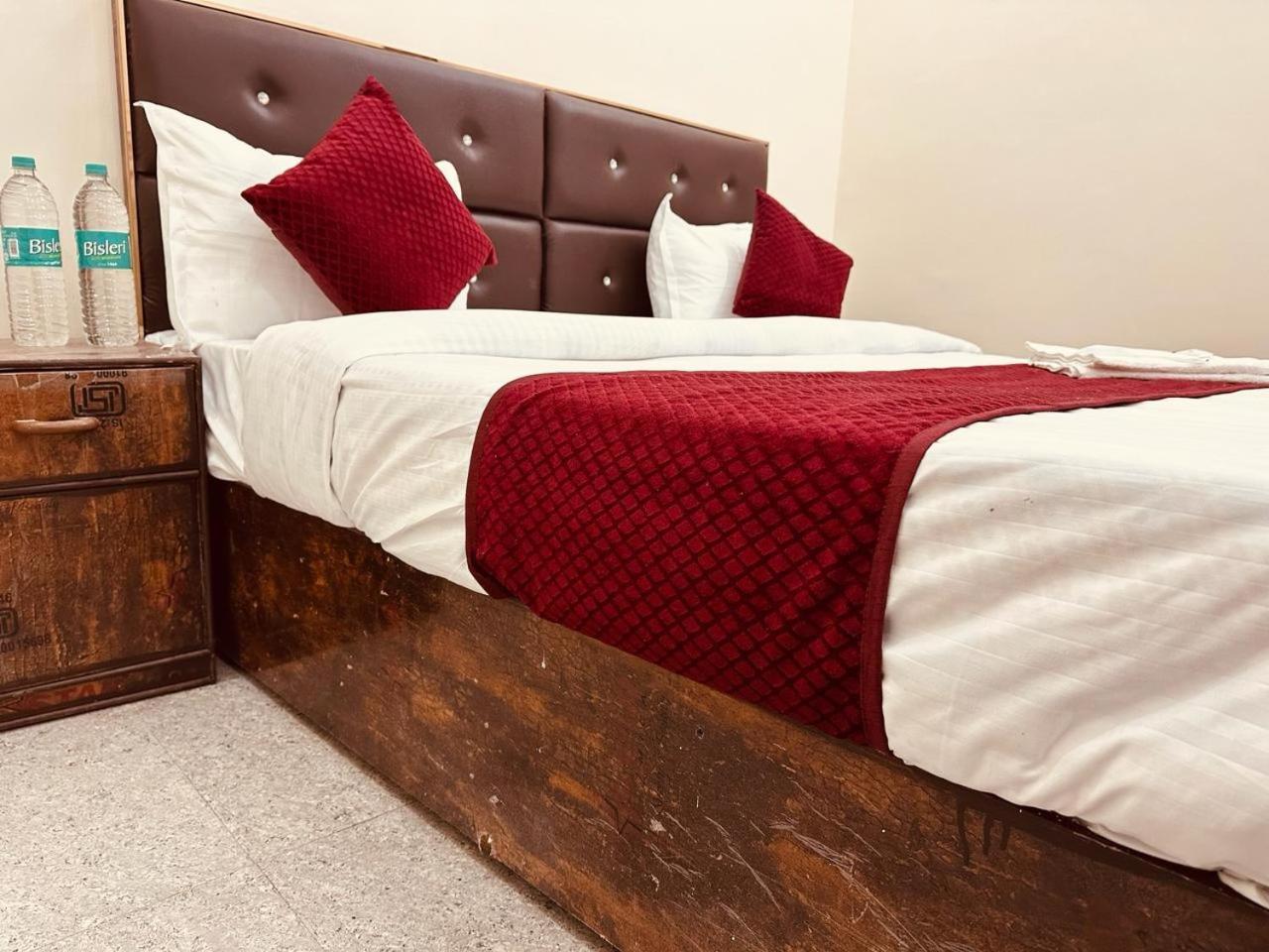 The Lord Krishna Residency Vrindavan Hotel Eksteriør billede